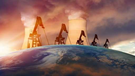 خبير اقتصادي يحذر من عجز الحكومات عن مواجهة أزمة الطاقة حال ارتفاع سعر البرميل لـ 200 دولار