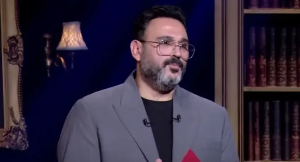 أكرم حسني 