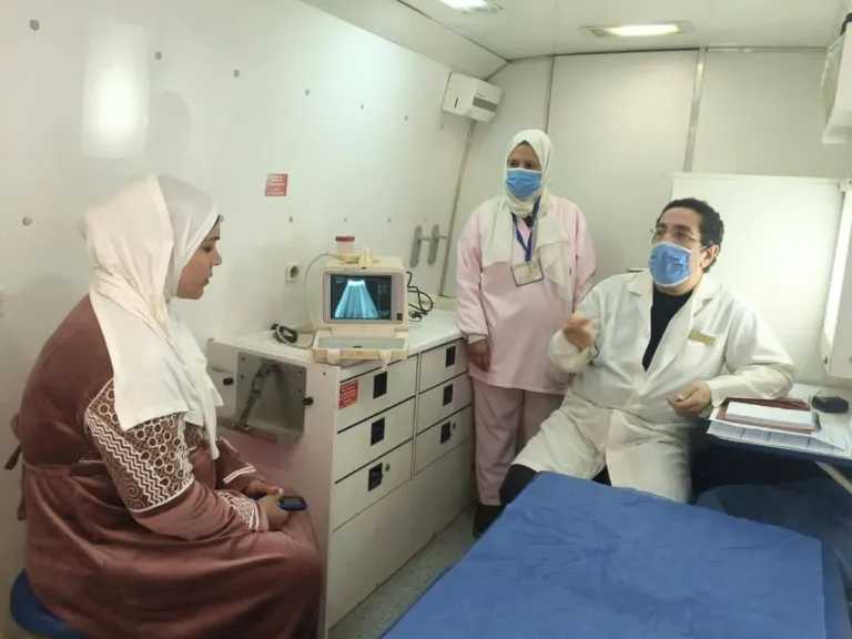صحة المنيا: الكشف على 6643 حالة ضمن قوافل «حياة كريمة» خلال مارس الماضى