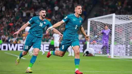 جواز دبلوماسي وجدارية وطنية..مكافآت ضخمة من رئيس الوزراء العراقي للاعبين بعد التأهل لكأس العالم