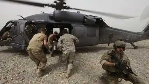 لغز الملاح الأمريكي المفقود في إيران .. تطورات عملية الإنقاذ المعقدة وسط تكتم عسكري