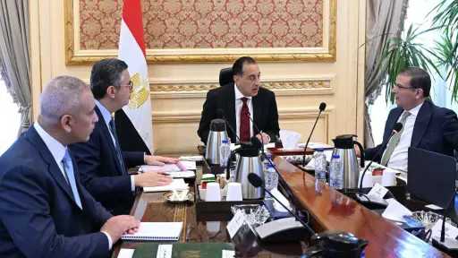 رئيس الوزراء يتابع موقف توافر السلع الاستراتيجية في... رئيس الوزراء يتابع موقف توافر السلع الاستراتيجية في الأسواق واستعدادات الموسم الحالي لتوريد القمح المحلي