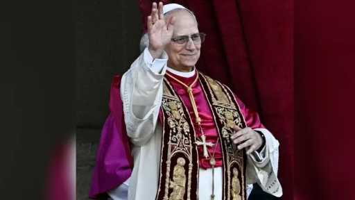 بابا الفاتيكان ليو الرابع عشر يدعو إلى الأمل والسلام خلال قداس عيد الفصح