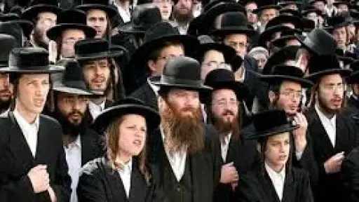 احتجاجات للحريديم في القدس ضد التجنيد الإجباري وتعطيل حركة القطار الخفيف