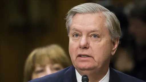 ليندسي جراهام: ترامب عازم على إعادة حرية الملاحة في مضيق هرمز