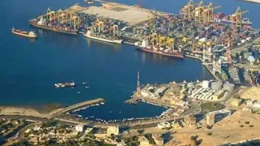 قصف متواصل.. ميناء خورفكان بالشارقة يتعرض للهجوم وتحرك... قصف متواصل.. ميناء خورفكان بالشارقة يتعرض للهجوم وتحرك عاجل من السلطات الإماراتية