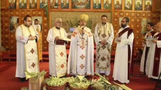 الأنبا إبراهيم إسحق يترأس قداس أحد الشعانين بالإسكندرية