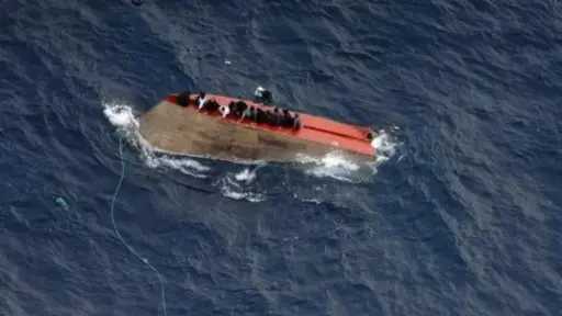 إنقاذ 32 شخصا وفقدان 70 في انقلاب قارب للهجرة غير الشرعية بالبحر المتوسط