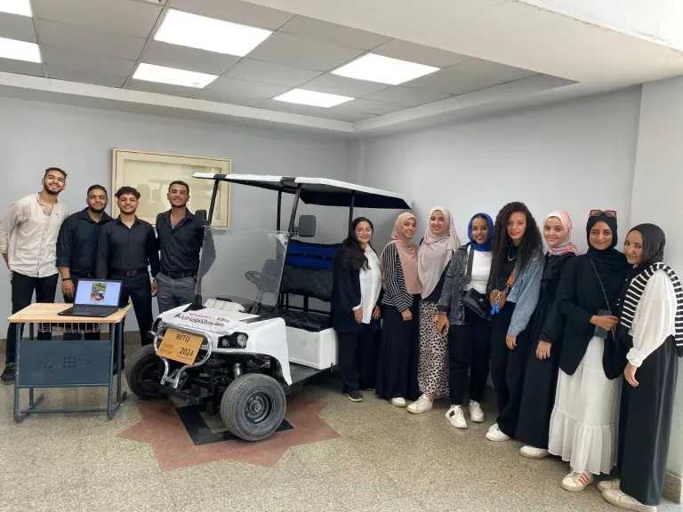 تصنيع أول سيارة جولف كهربائية محلية داخل ورش الكلية التكنولوجية بالقاهرة