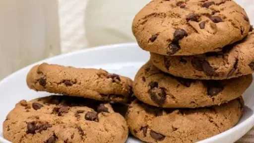 طريقة عمل الكوكيز بالشكولاتة في المنزل طريقة عمل الكوكيز بالشكولاتة في المنزل