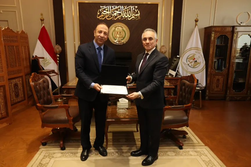 وزير العدل ينتدب 13 مساعدا جديدا .. ويكرم مساعدي الوزير السابقين. 