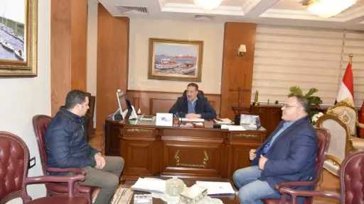 محافظ بورسعيد يلتقي مدير هيئة الرعاية الصحية ويؤكد... محافظ بورسعيد يلتقي مدير هيئة الرعاية الصحية ويؤكد على أهمية الارتقاء بمستوي الخدمات المقدمة للمواطنين