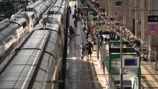 اصطدام قطار بشاحنة عسكرية يعطل حركة السكك الحديدية شمال فرنسا