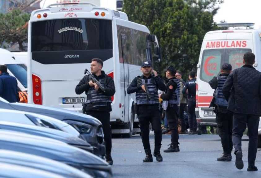 إصابة عنصرين من الأمن التركي في حادث القنصلية الإسرائيلية بإسطنبول.. تفاصيل