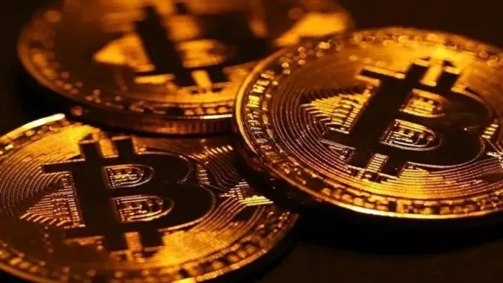 تراجع العملات المشفرة قبل انتهاء مهلة ترامب لإيران