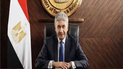 وزير السياحة والآثار يناقش سبل تعزيز منظومة المدفوعات الإلكترونية بالقطاع السياحي