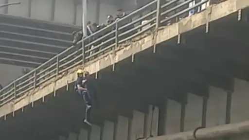 مأساة تهز شبرا الخيمة… شاب ينهى حياته شنقاً أعلى كوبري المظلات