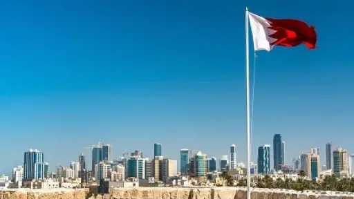 البحرين تعلن اعتراض وتدمير صواريخ وطائرات مسيرة إيرانية وتؤكد جاهزية دفاعها الجوي