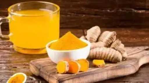 بالرغم من فوائده.. تعرف على أضرار الإفراط في... بالرغم من فوائده.. تعرف على أضرار الإفراط في تناول الكركم بالليمون