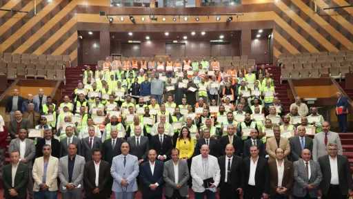 محافظ الجيزة يكرم عمال النظافة والسائقين تقديرًا لدورهم في التعامل مع موجة الأمطار الأسبوع الماضي