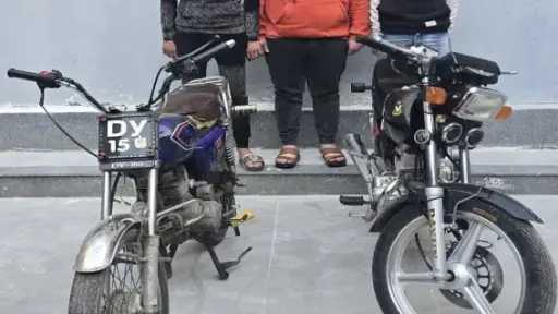 ضبط 3 طلاب يستعرضون بالدراجات النارية في الغربية ويعرضون المواطنين للخطر