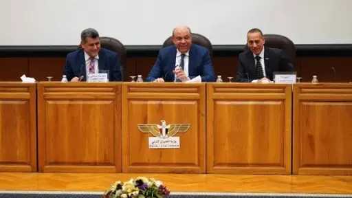 تصنيع الطائرات والبالون على قائمة اجتماع وزير الطيران المدني ورؤساء الشركات