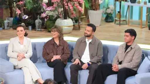 أبطال مسلسل حكاية نرجس ضيوف مني الشاذلي في هذا الموعد