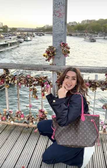 هنا الزاهد تثير الجدل بسعر حقيبتها