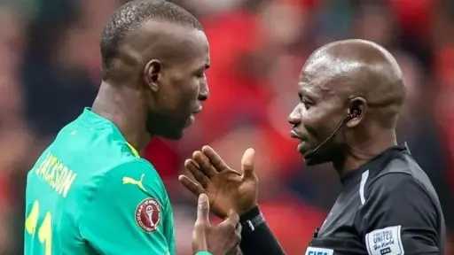 فيفا يستبعد الحكم ندالا من كأس العالم بعد أخطاء نهائي أمم أفريقيا