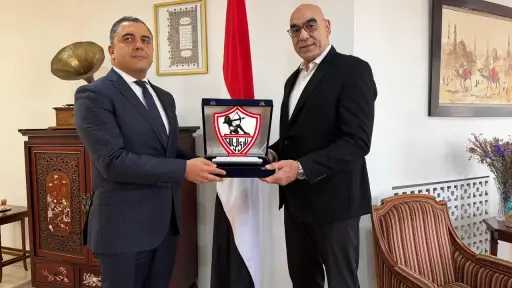سفير مصر في الجزائر يستضيف بعثة الزمالك قبل... سفير مصر في الجزائر يستضيف بعثة الزمالك قبل مواجهة شباب بلوزداد
