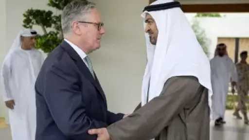 رئيس الإمارات وستارمر يبحثان تطورات المنطقة وتداعياتها الخطيرة... رئيس الإمارات وستارمر يبحثان تطورات المنطقة وتداعياتها الخطيرة على الأمن والاستقرار