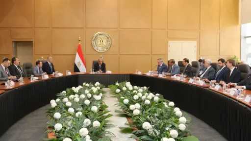 وزير الكهرباء يبحث مع وفد مجلس الدوما الروسي مستجدات مشروعات الطاقة النظيفة ومحطة الضبعة