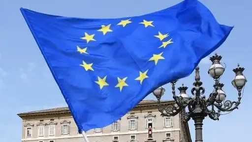 الاتحاد الأوروبي: القانون الدولي يمنع فرض رسوم على العبور في مضيق هرمز