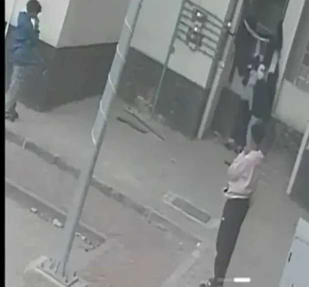 الأمن يكشف حقيقة فيديو تعدي صبية على ممتلكات المواطنين بالقاهرة