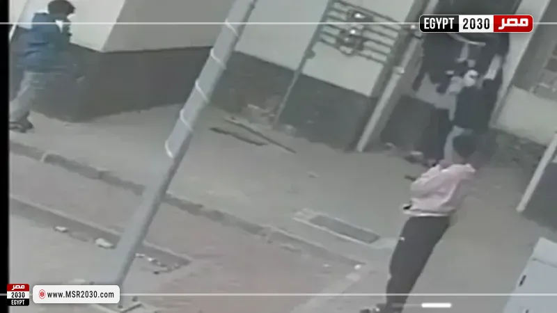 حقيقة فيديو تعدي صبية على ممتلكات المواطنين