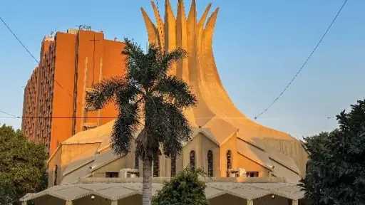 كاتدرائية جميع القديسين تتزين بالأضواء احتفالا بعيد القيامة... كاتدرائية جميع القديسين تتزين بالأضواء احتفالا بعيد القيامة المجيد