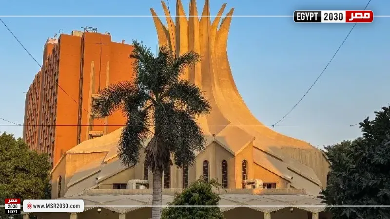 كاتدرائية جميع القديسين تتزين بالأضواء احتفالا بعيد القيامة المجيد