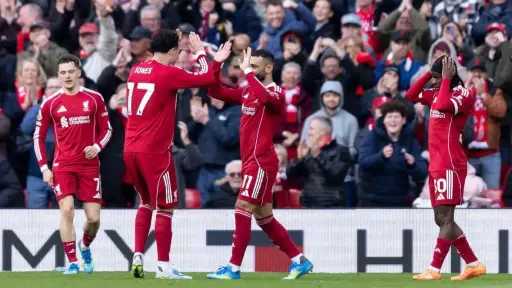 سلوت يُشعل الأجواء في أنفيلد: موهبة ليفربول الجديدة... سلوت يُشعل الأجواء في أنفيلد: موهبة ليفربول الجديدة تسير على خطى محمد صلاح