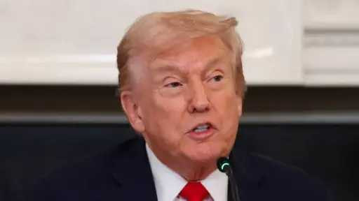 ترامب: البحرية الأمريكية ستبدأ فورا بحصار السفن التي تحاول الدخول أو الخروج من مضيق هرمز