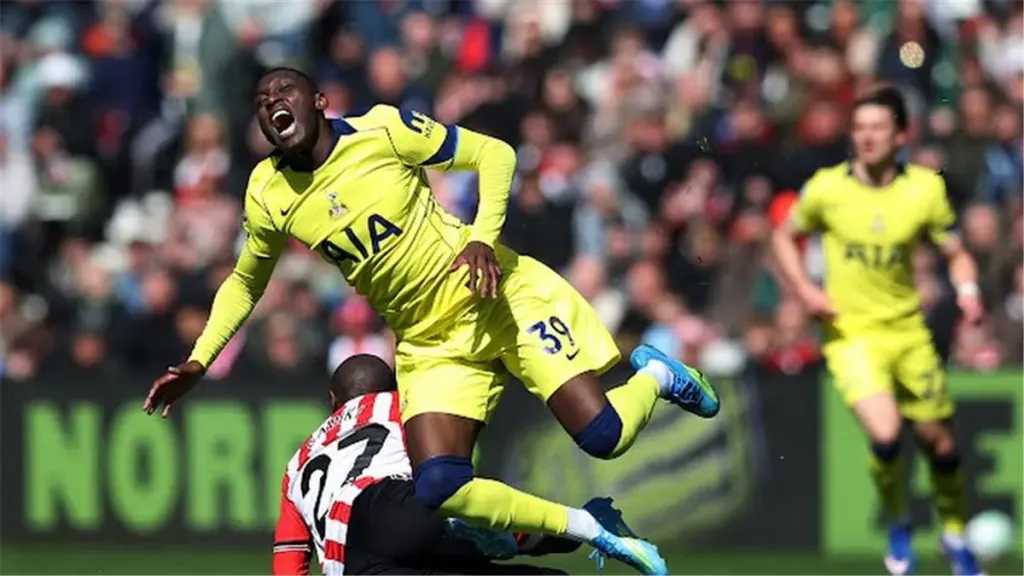 فيديو | شبح الهبوط يقترب.. سندرلاند يفوز على توتنهام بهدف في الدوري الإنجليزي