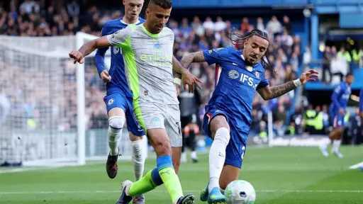 مانشستر سيتي يكتسح تشيلسي بثلاثية نظيفة ويواصل مطاردة الصدارة في البريميرليج