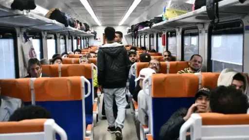 إقبال جماهيري ملحوظ على “قطار النزهة” لقضاء عطلة شم النسيم بالإسكندرية