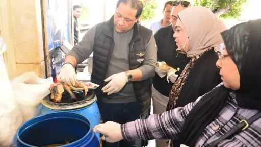 ضبط كميات من الأسماك ”الفاسدة” ومواد غذائية منتهية... ضبط كميات من الأسماك ”الفاسدة” ومواد غذائية منتهية الصلاحية ببورفؤاد