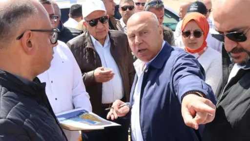 وزيرا النقل والكهرباء يبدآن جولة ميدانية تفقدية لجبل الجلالة لبدء خطوات مشروع الرياح