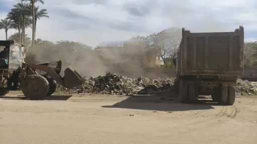 محافظة الجيزة ترفع 1450 طن مخلفات بحملات مكبرة بالمنصورية وأرض الرخام بالمنيرة الغربية