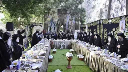 البابا تواضروس الثاني يلتقي أخبار الكنيسة على مائدة إفطار شم النسيم في دير السريان