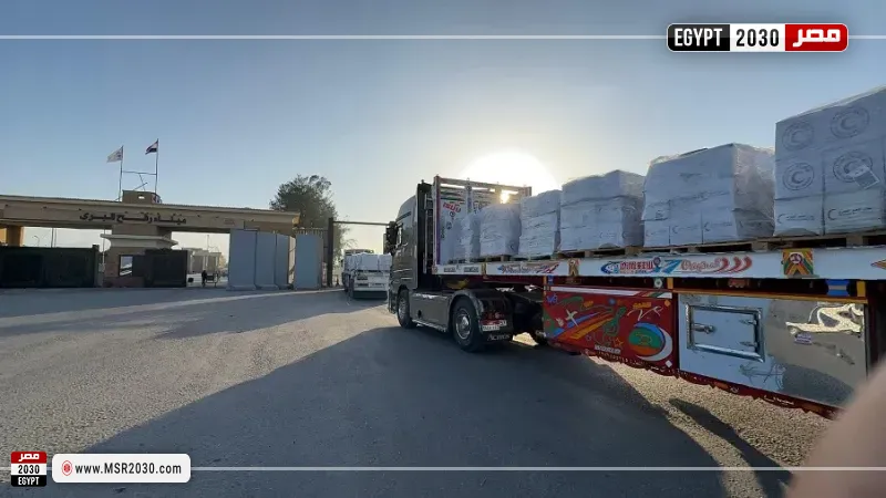 الهلال الأحمر يدفع بأكثر من 5060 طنا من المساعدات الإنسانية للأشقاء الفلسطينيين عبر قافلة زاد العزة الـ 175