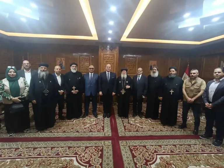 نائب محافظ الجيزة والسكرتير العام يزوران مطرانية الأقباط الأرثوذكس بطموه للتهنئة بعيد القيامة المجيد
