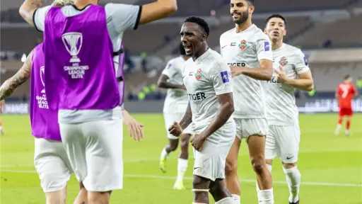 الأهلي الإماراتي يهزم تراكتور الإيراني بثلاثية ويتأهل لربع نهائي دوري أبطال آسيا