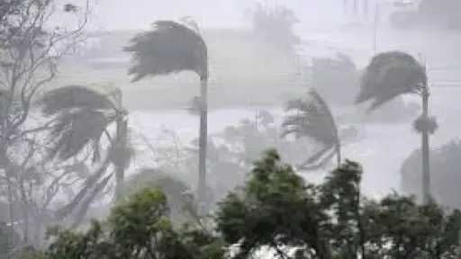 إعصار سينلاكو فائق القوة يصل إلى جزر ماريانا الشمالية النائية بالمحيط الهادئ